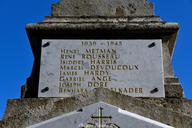 Monument aux Morts Montsauche les Settons