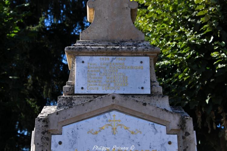 Monument aux Morts Montsauche les Settons