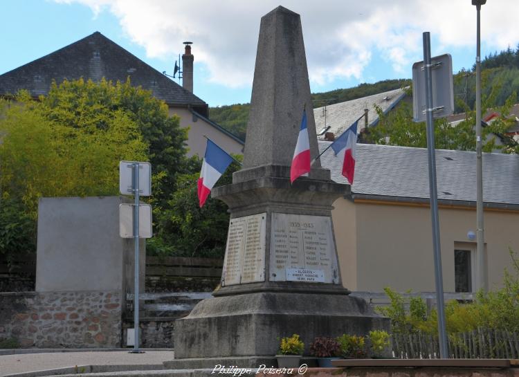 Monument aux Morts de Moux en Morvan un hommage