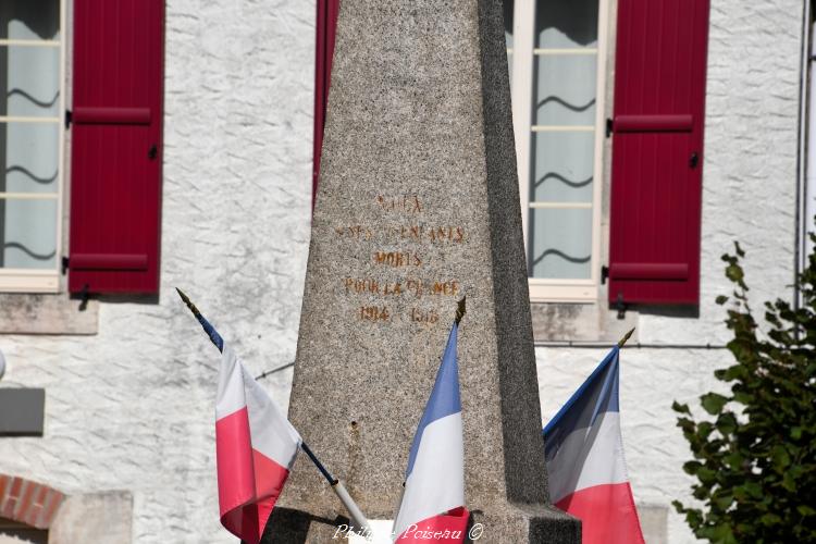 Monument aux Morts de Moux en Morvan un hommage