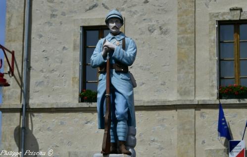 Monument aux Morts de Saint Léger de Fougeret un hommage