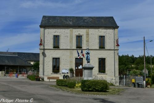 Monument aux Morts de Saint Léger de Fougeret