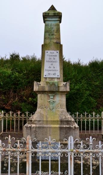 Monument aux mort de Chateauneuf Nièvre Passion