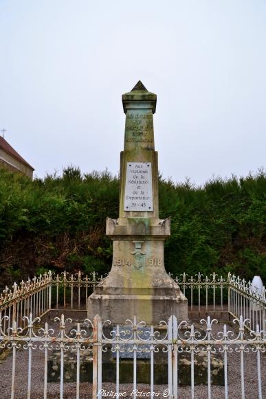 Monument aux mort de Chateauneuf Nièvre Passion