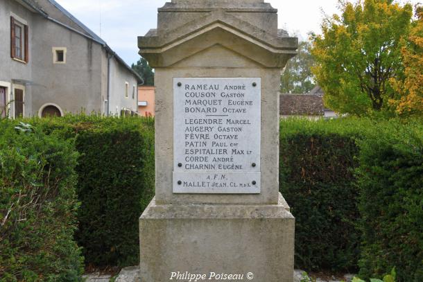 Monument aux morts de Dampierre-sous-Bouhy