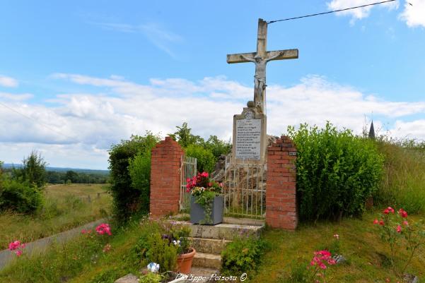 Monument aux morts de Thaix un hommage