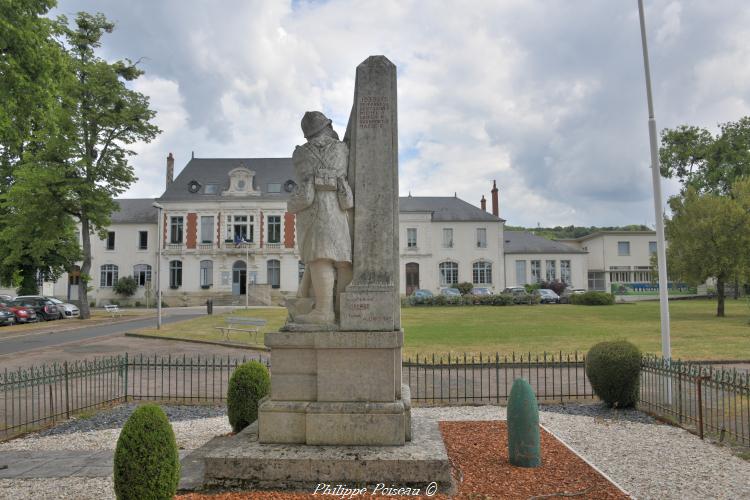 Monument aux morts de Pougues les Eaux