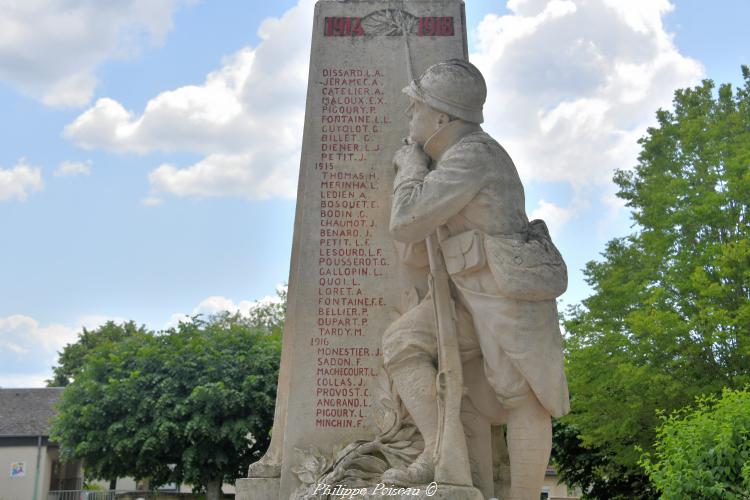 Monument aux morts de Pougues les Eaux