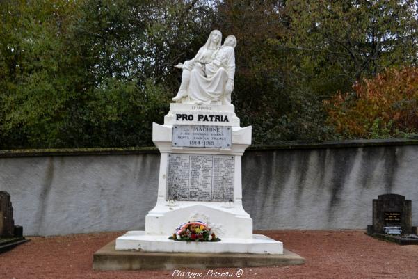 Monument aux morts au cimetière de La Machine un hommage