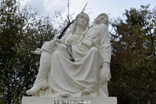 Monument aux morts au cimetière de La Machine