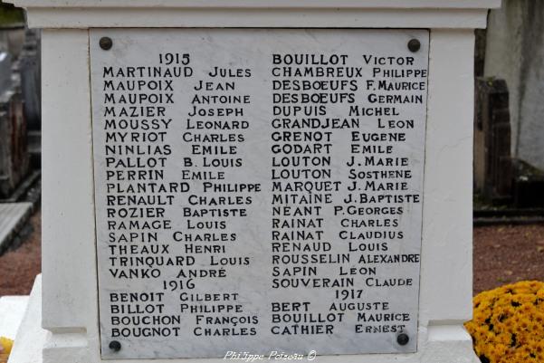 Monument aux morts au cimetière de La Machine