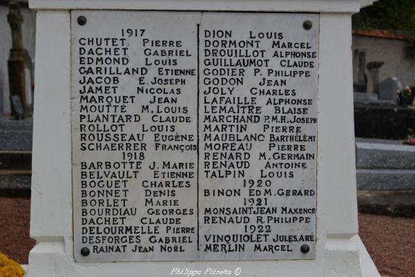 Monument aux morts au cimetière de La Machine