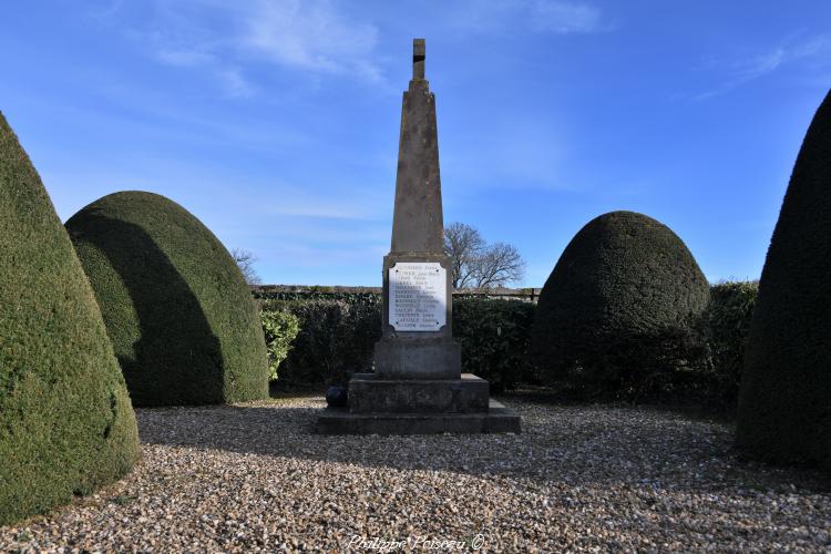 Monument aux morts d’Achun un hommage