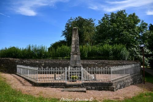 Le Monument aux morts d’Arzembouy un hommage