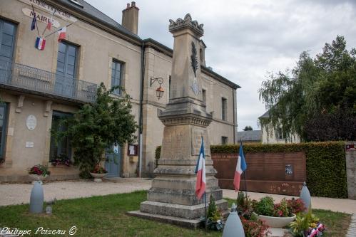 Monument aux morts d'Ouroux en Morvan