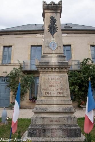 Monument aux morts d'Ouroux en Morvan