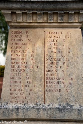 Monument aux morts d'Ouroux en Morvan