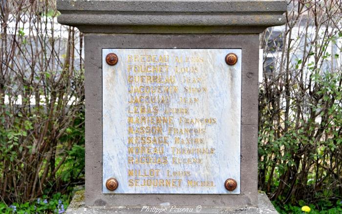 Monument aux morts de Brinon sur Beuvron