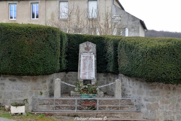 Monument aux morts de Chalaux un hommage