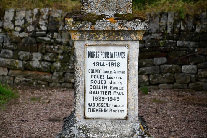 Monument aux Morts de Champallement