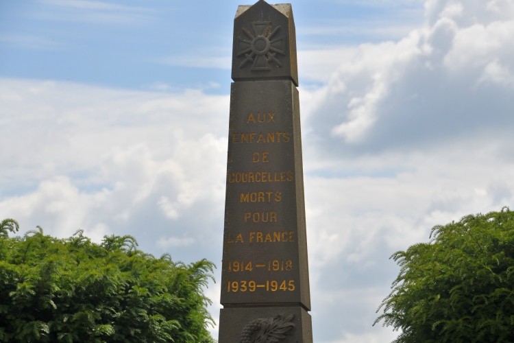 Monument aux morts de Courcelles