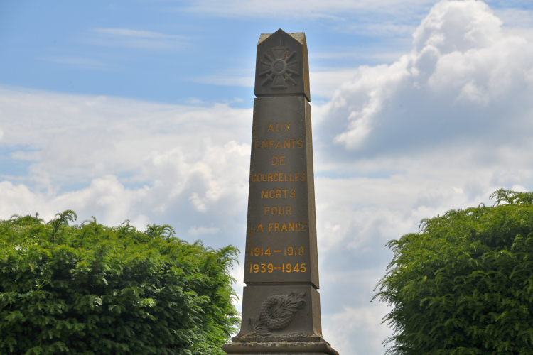 Monument aux morts de Courcelles