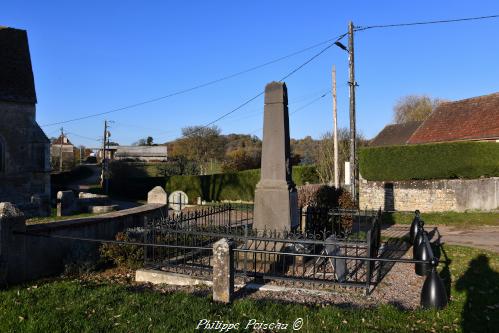 Monument aux morts de Cuncy les Varzy Nièvre Passion