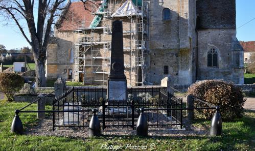 Monument aux morts de Cuncy les Varzy Nièvre Passion