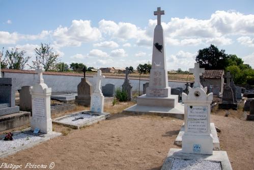 Monument aux morts de Devay Nièvre Passion