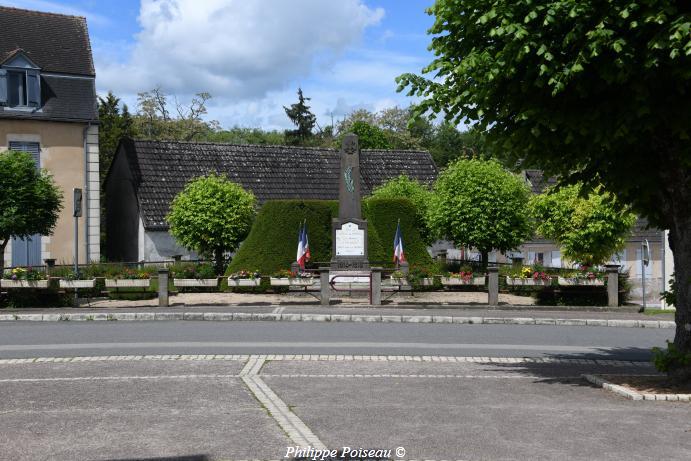 Monument aux Morts de Dornes