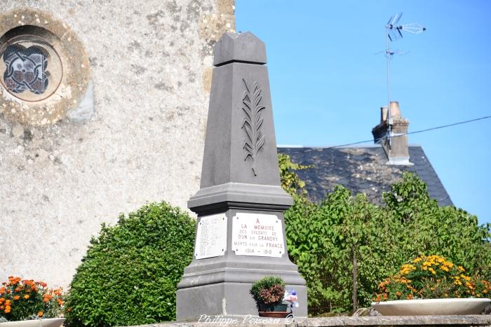 Monument aux morts de Dun sur Grandry