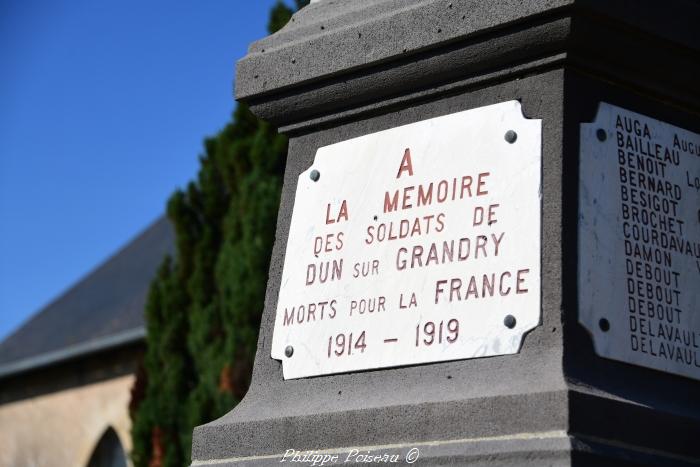 Monument aux morts de Dun sur Grandry
