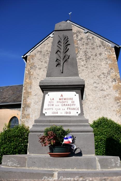 Monument aux morts de Dun sur Grandry