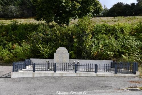 Monument aux morts de Fâchin un hommage