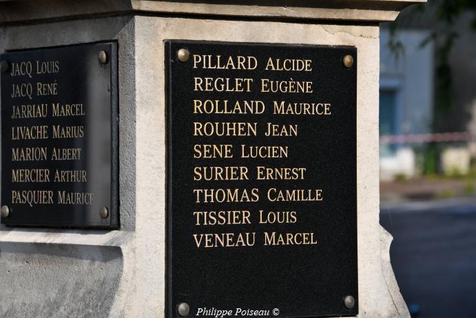 Monument aux morts de La Celle sur Loire