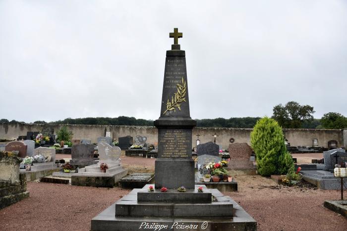 Monument aux morts de La Celle sur Nièvre