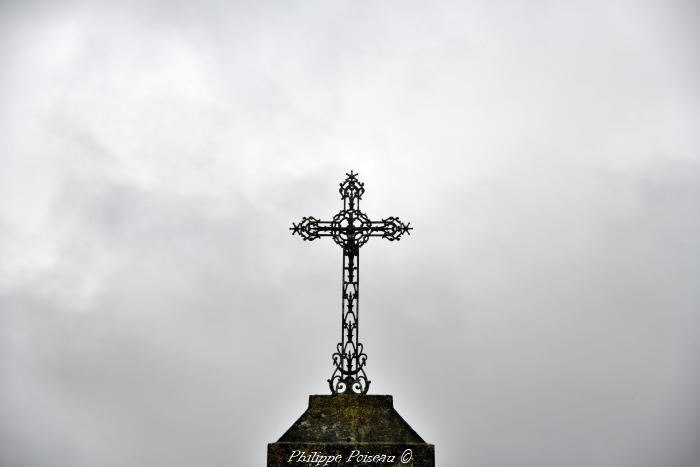 Croix du cimetière de la Celle-Sur-Nièvre