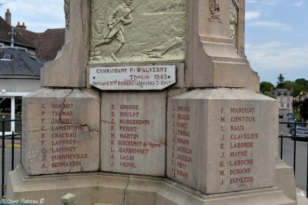 Monument aux morts de Lucenay