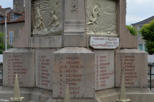 Monument aux morts de Lucenay