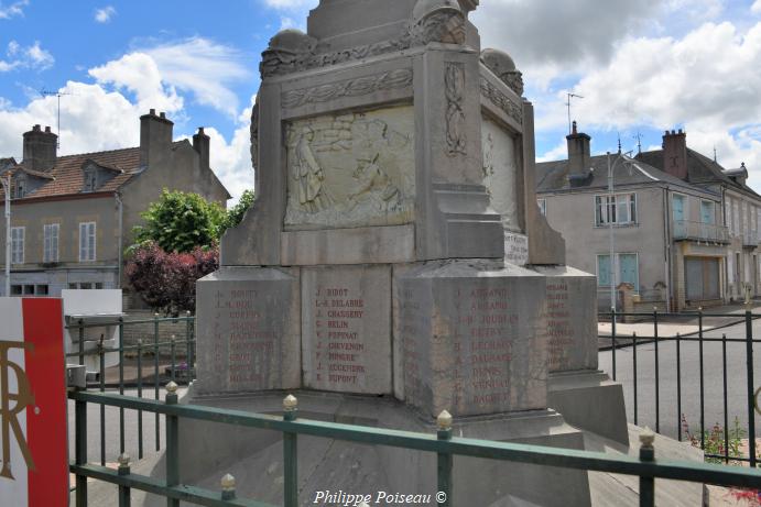 Monument aux morts de Lucenay les Aix