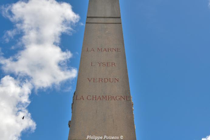 Monument aux morts de Lucenay les Aix