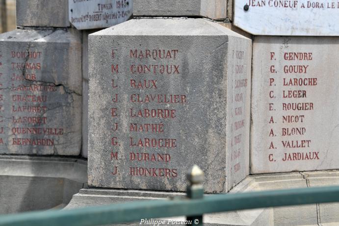 Monument aux morts de Lucenay les Aix