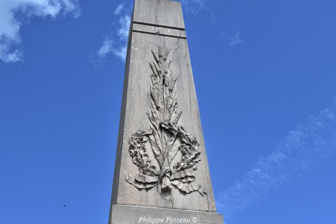 Monument aux morts de Lucenay les Aix