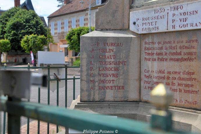 Monument aux morts de Lucenay les Aix