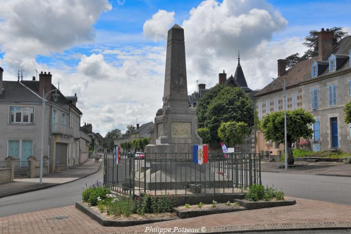 Monument aux morts de Lucenay les Aix