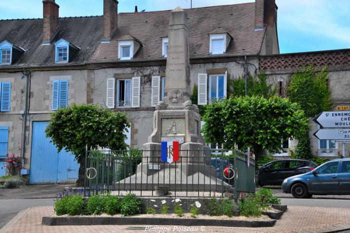 Monument aux morts de Lucenay les Aix