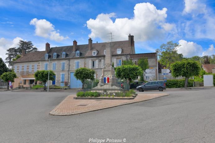 Monument aux morts de Lucenay les Aix