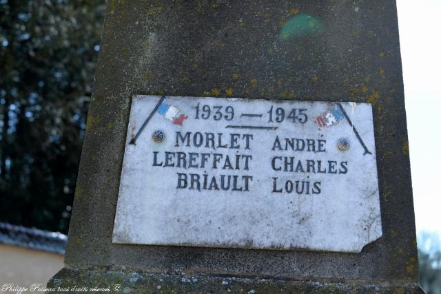 Monument aux morts de Maux Nièvre Passion