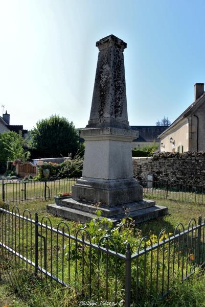 Monument aux morts de Montigny aux Amognes