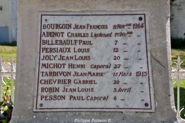 Monument aux Morts de Montigny sur Canne